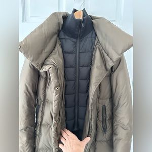 Soia & Kyo heavy down winter jacket w/ detachable real fur hood. Size small